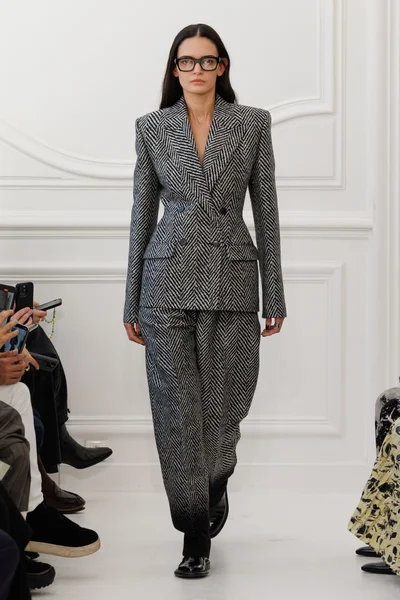 Look 10